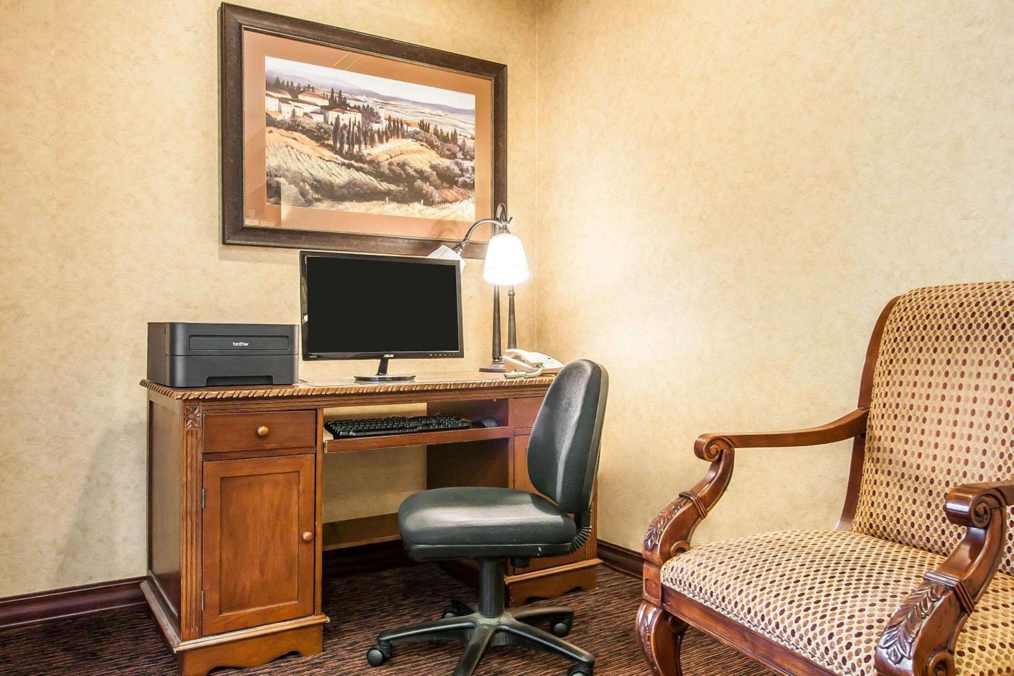 Comfort Inn & Suites Mcminnville Wine Country Exterior foto